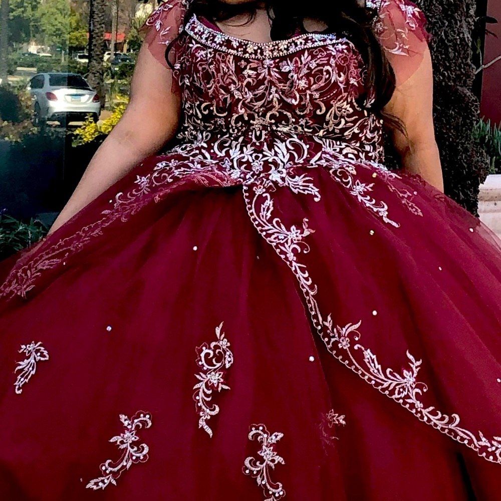 Quinceañera dress. Plus size 26. Burgundy color, includes crinoline.